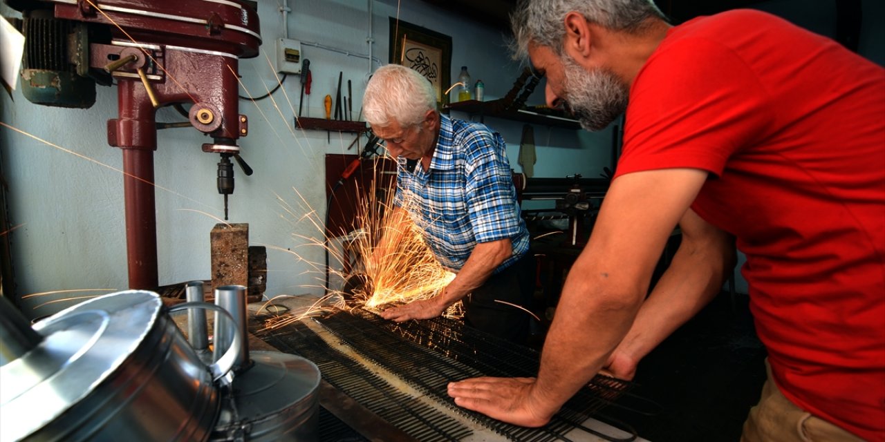 "Tenekeden adam bile yaparım" diyen Konyalı usta işinin sırrını anlattı: Öyle olsak köşe olurduk!