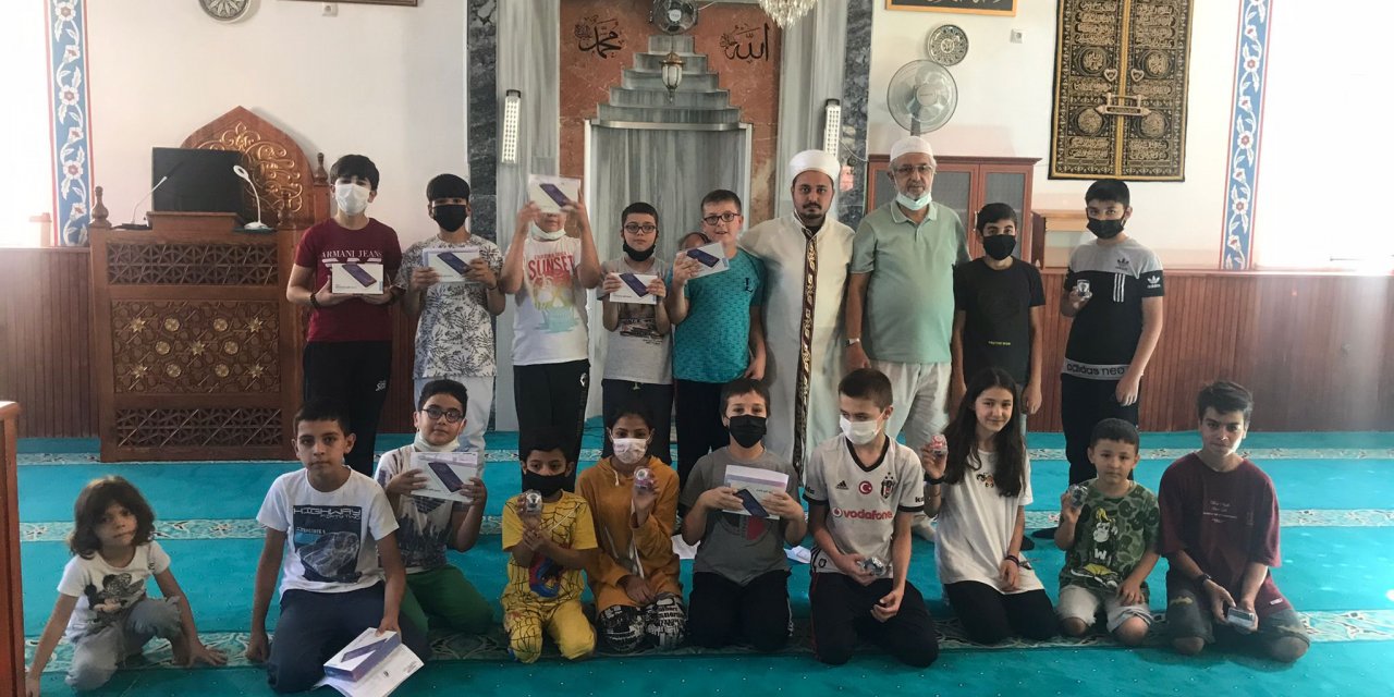 Konya’da örnek çalışma! 40 gün camiye gelen çocuklar tableti kaptı