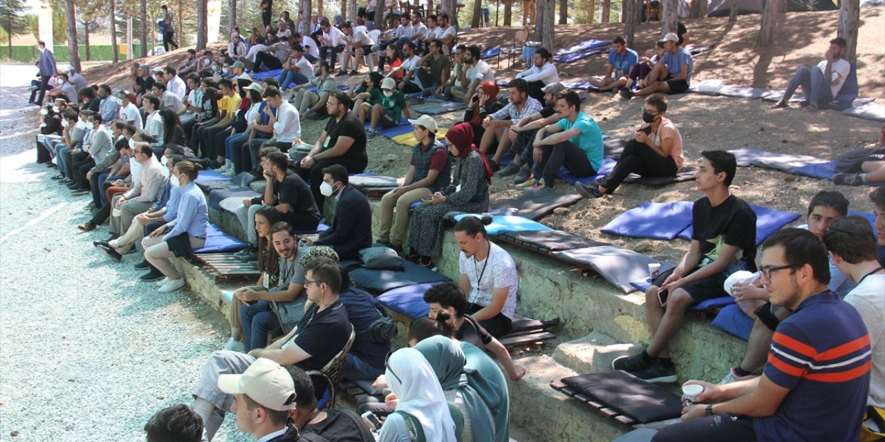 Oyun geliştiren gençler Bilişim Vadisi öncülüğünde Konya'daki kampta buluştu