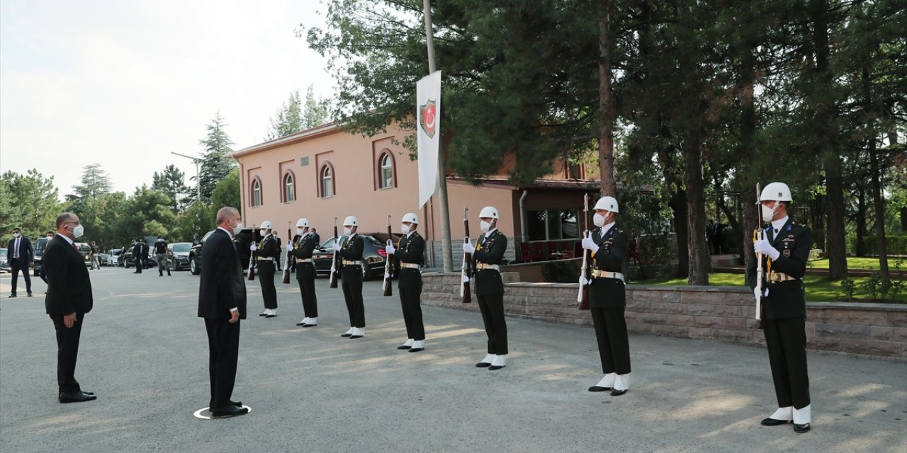 Cumhurbaşkanı Erdoğan, orduyla ilişkisi kesilen FETÖ'cülerin sayısını açıkladı