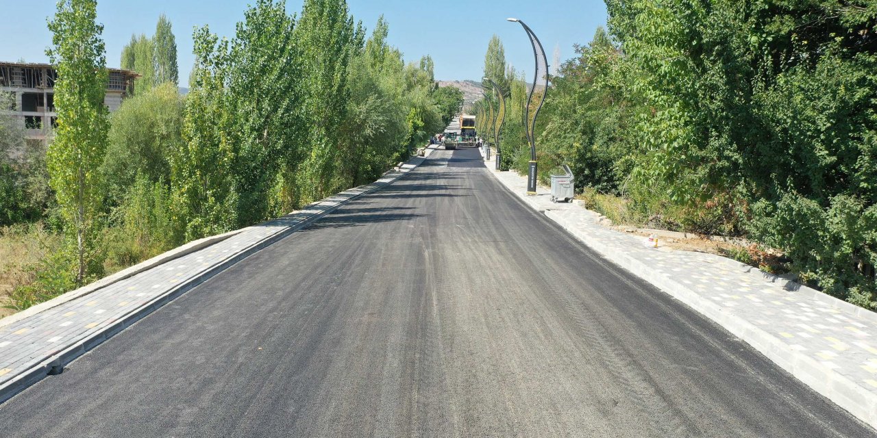 Konya Büyükşehir Belediyesi mahalle yollarının standardını yükseltiyor