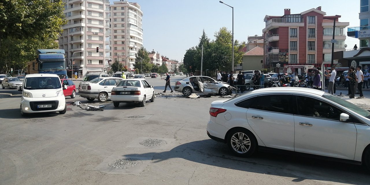 Son Dakika: Konya'da şüpheli polis kovalamacası sırasında kaza! Yaralılar var