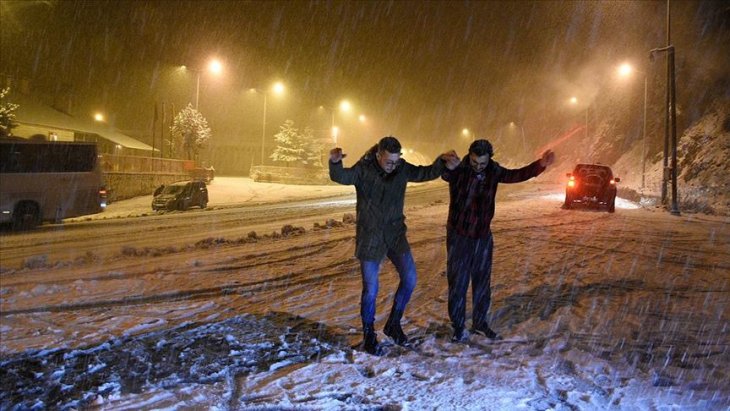 Zigana Dağı'nda kar yağışı