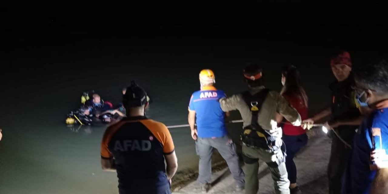 Serinlemek için ayaklarını suya sokan genç gölete düştü, dalgıçlar cesedini buldu