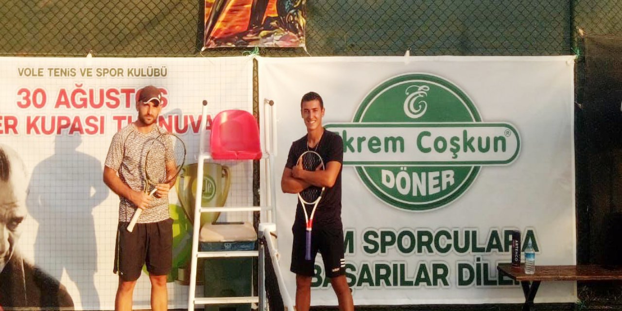 Konya'da düzenlenen tenis turnuvasının şampiyonları belli oldu