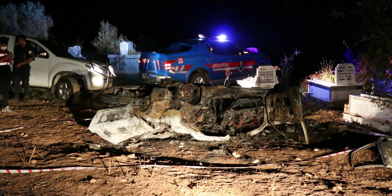 Takla atarak ağaca çarpan otomobil yandı, alevler arasında kalan sürücü öldü