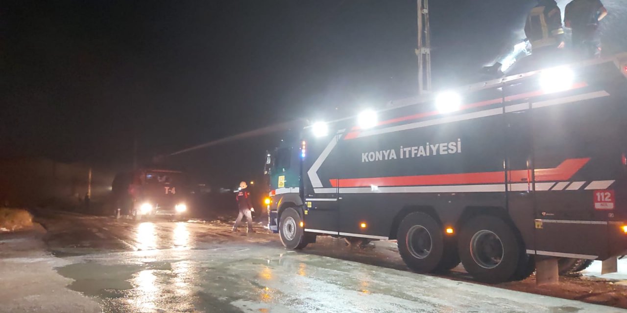 Son Dakika: Konya'da sanayi sitesinde büyük yangın! Çok sayıda ekip sevk edildi