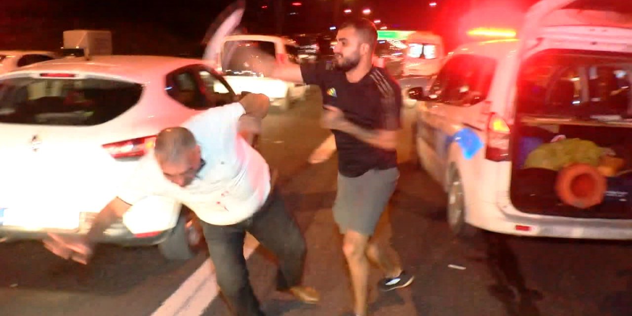 Kazaya sebep olan alkollü sürücüyü böyle dövdüler