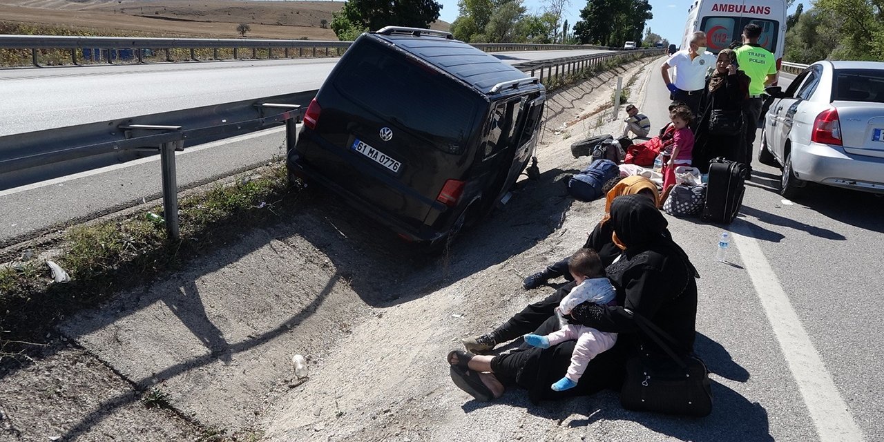 Konya'ya geliyorlardı! İçerisinde 12 kişinin olduğu minibüs kaza yaptı
