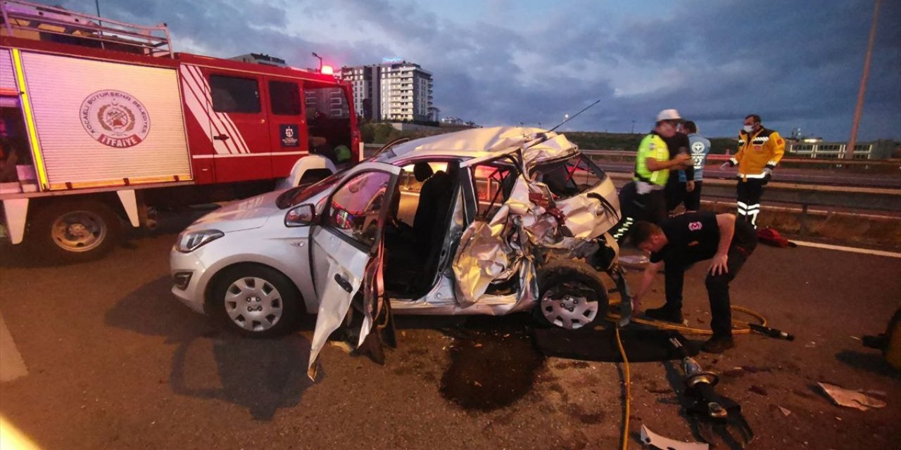 5 aracın karıştığı zincirleme trafik kazasında 1 kişi öldü, 2 kişi yaralandı