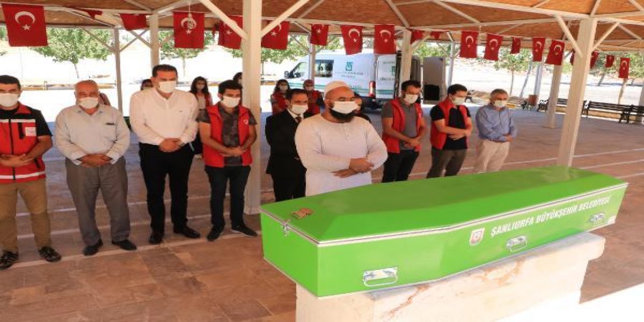 Evlenmek istemeyince babası yakmıştı! 13 yaşındaki Amara, kimsesizler mezarlığına defnedildi