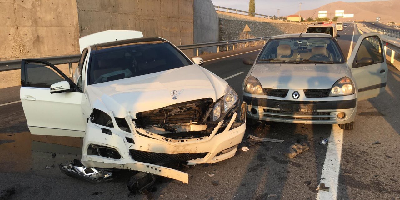 Köprüden önüne düşen otomobile çarptı