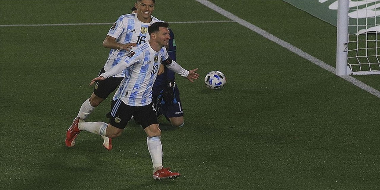Messi, efsane futbolcu Pele'nin tahtını elinden aldı
