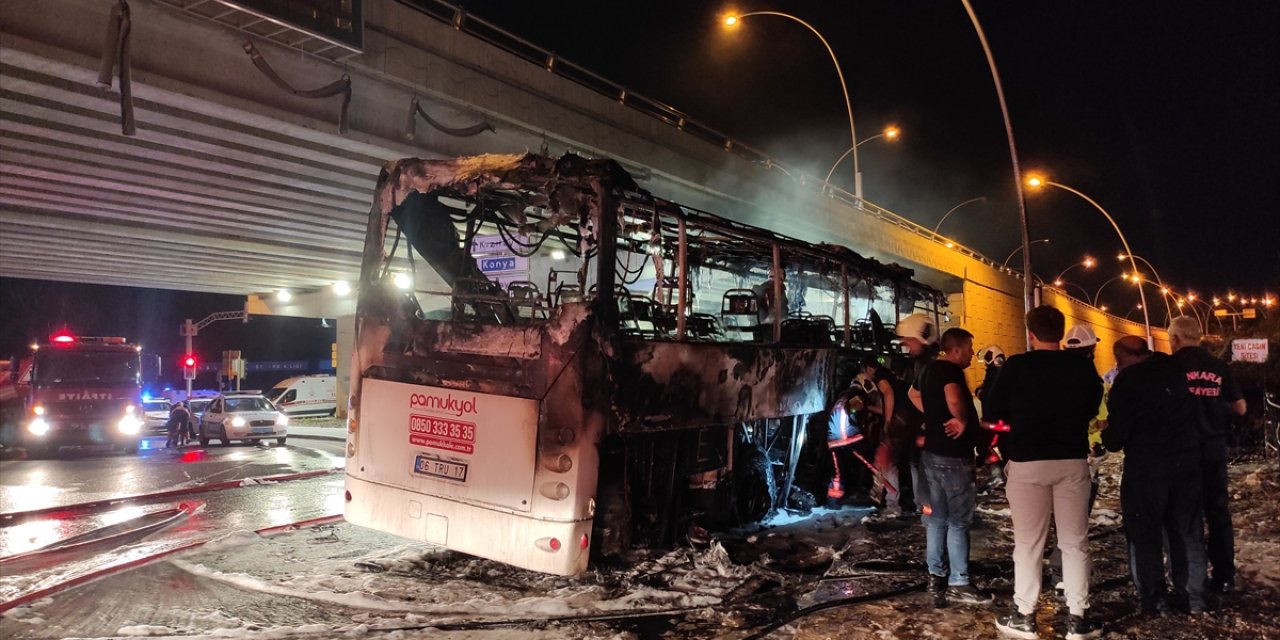 Ankara'da yolcu otobüsü faciası! Direğe çarptı, alev aldı: 1 ölü, 20 yaralı