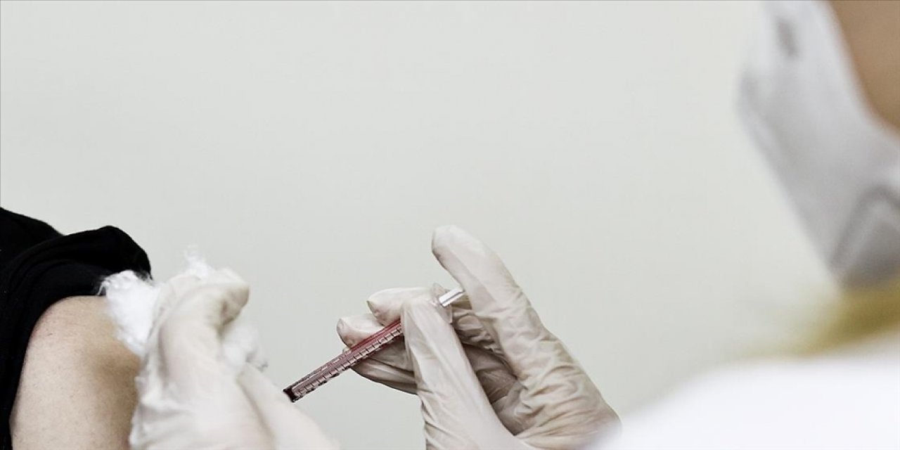 Kovid-19'a karşı düzenli aşı olunması gerekecek mi? DSÖ'nün Türk uzmanı kritik sorulara cevap verdi