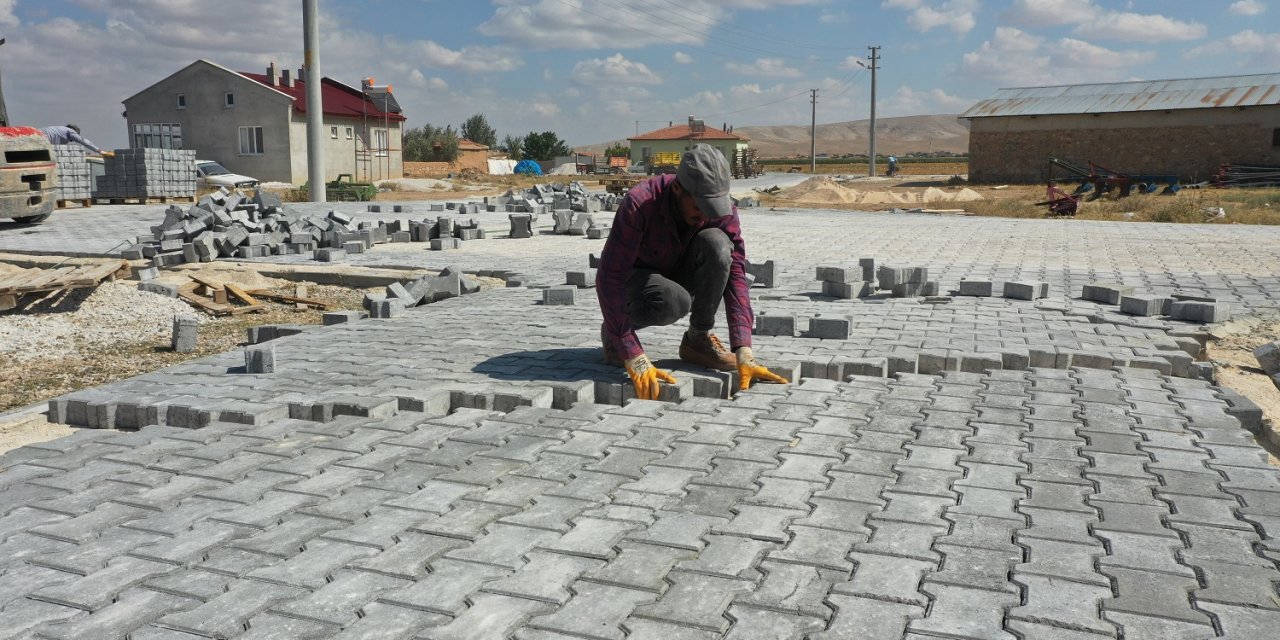 Karatay'ın dört bir tarafında parke çalışması var