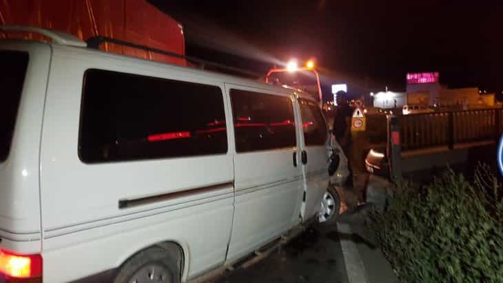 Konya'da minibüs köprü ayağına çarptı