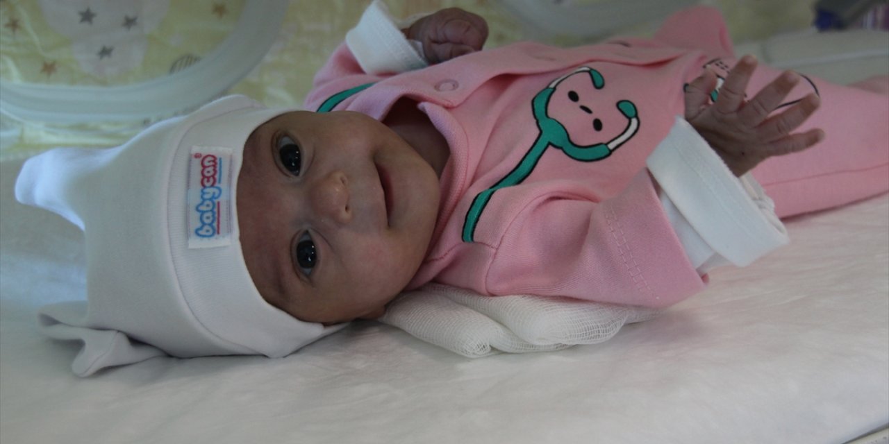 Konya’da korona sonrası bebekleri 570 gram doğan aile tarifsiz bir mutluluk yaşadı