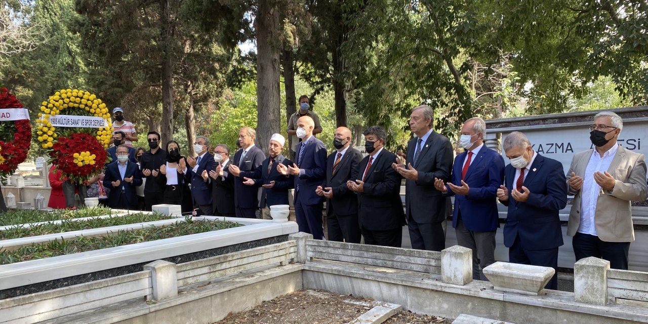 Metin Oktay kabri başında anıldı