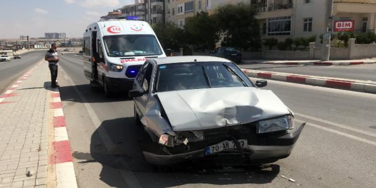 Otomobil duraklayan yolcu minibüsüne çarptı! 12 metre savruldu