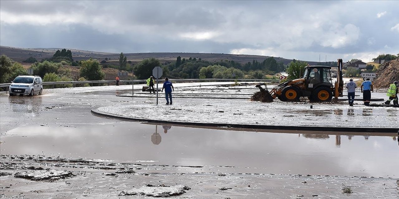 Ankara'nın Gölbaşı ilçesinde sağanak etkili oldu