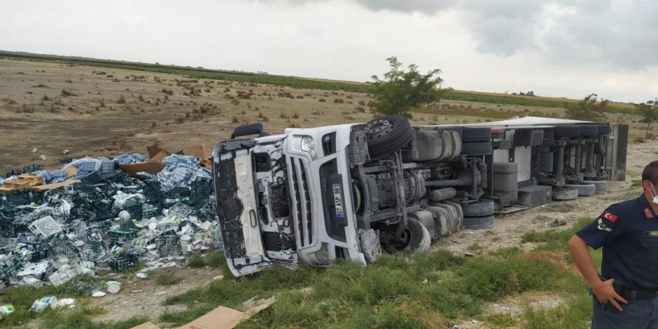 Konya’da TIR devrildi! Sürücü yaralı kurtuldu