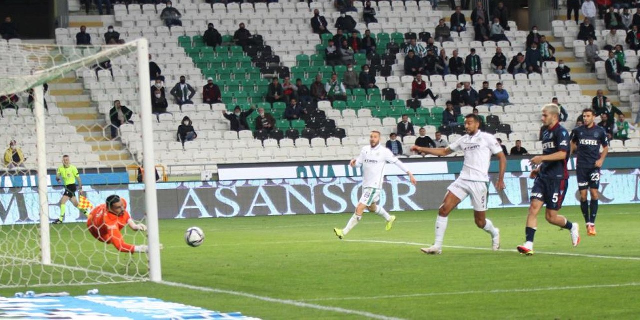Trabzon'u Konyaspor'un elinden Uğurcan Çakır kurtardı
