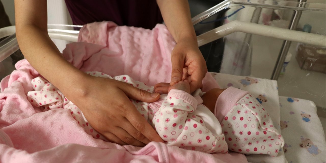 Aile uygun görmeyince aşı yaptırmayan annenin bebeği, sezaryenle alındı