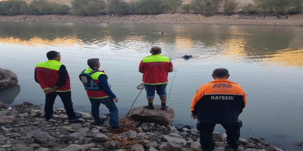 Takılan oltayı kurtarmak için gölete girdi, bir daha çıkamadı