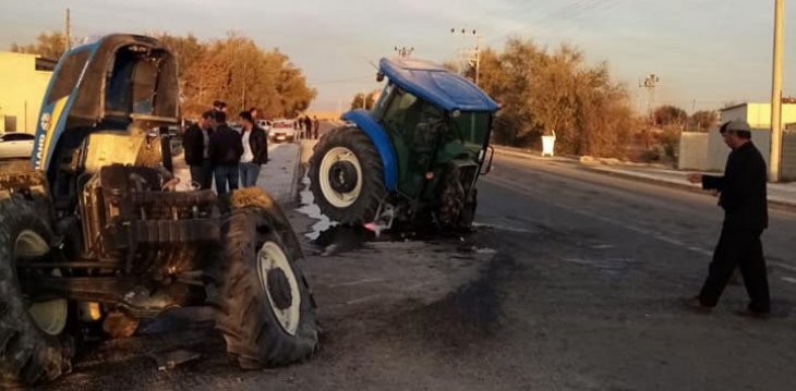 Konya’da kamyonla çarpışan traktör ikiye bölündü