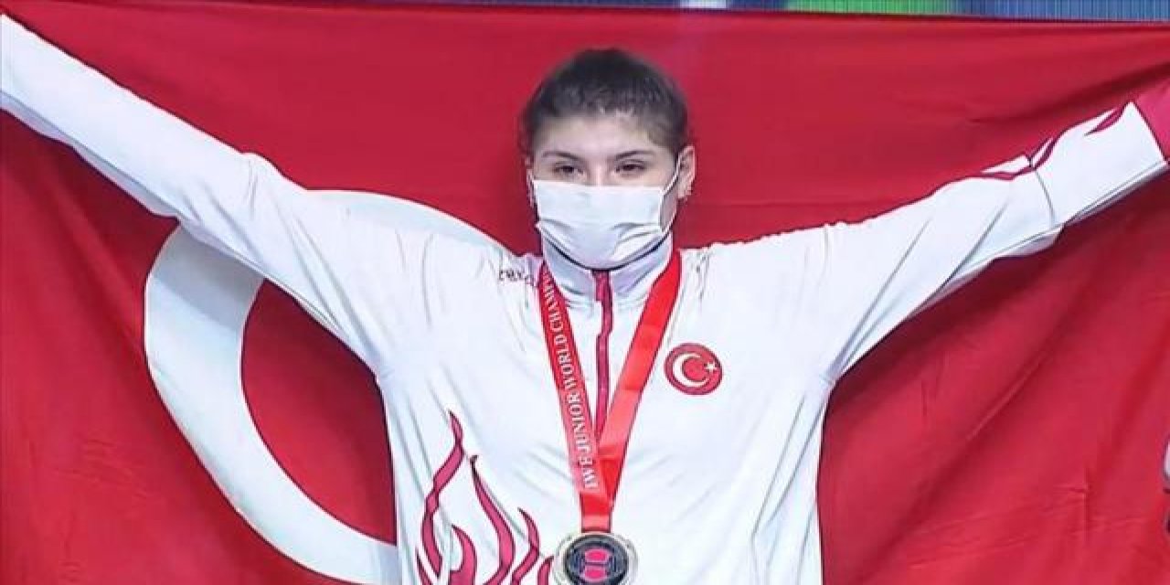 Milli halterci Dilara Uçan'dan 3 madalya