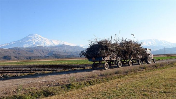 Ağrı Dağı beyaz gelinliğiyle büyülüyor