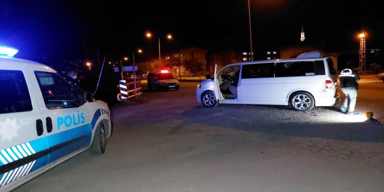 Araçta oturan gençlere silahlı saldırı: 1 ölü, 2 yaralı