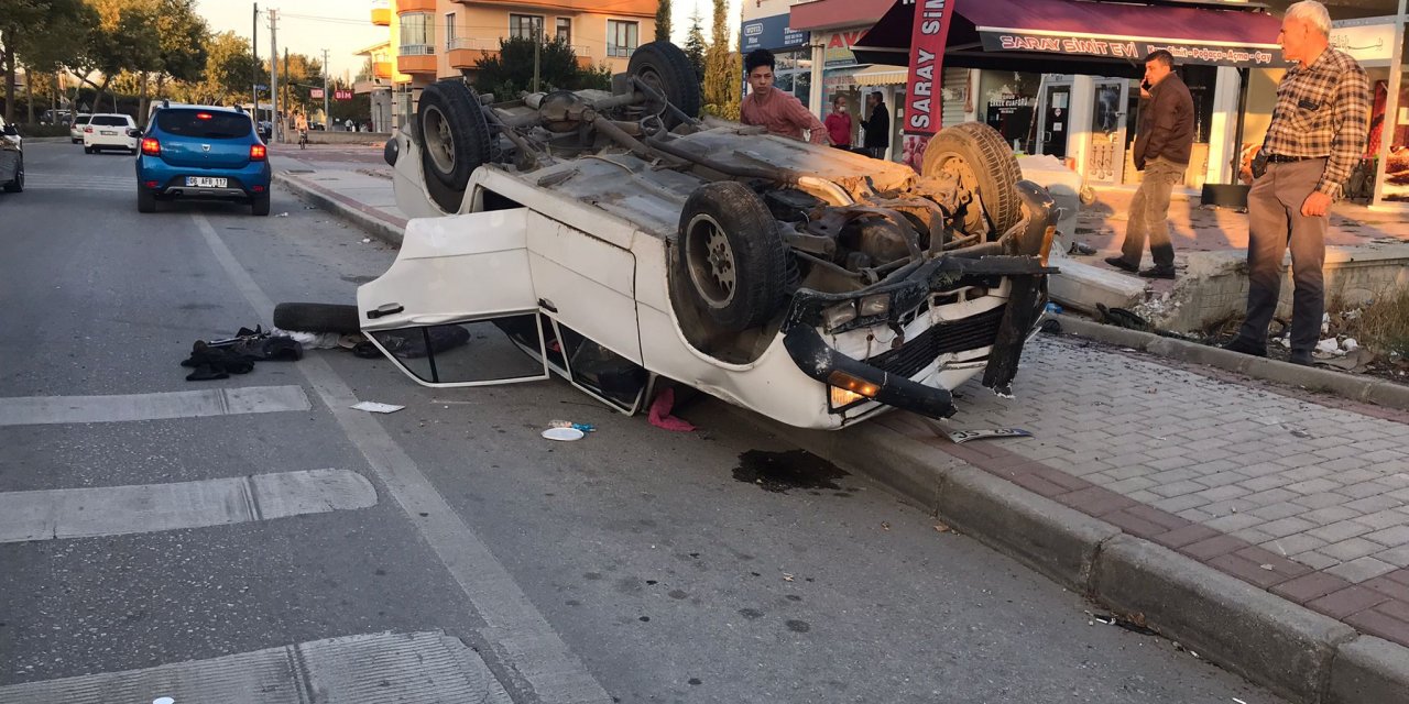 Konya’da otomobil devrildi, 3 kişi hafif yaralarla kurtuldu