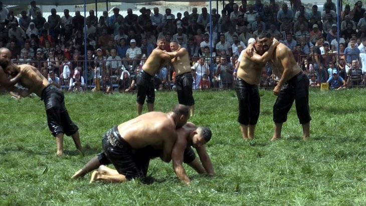 Er meydanından 'gülümseten' kareler