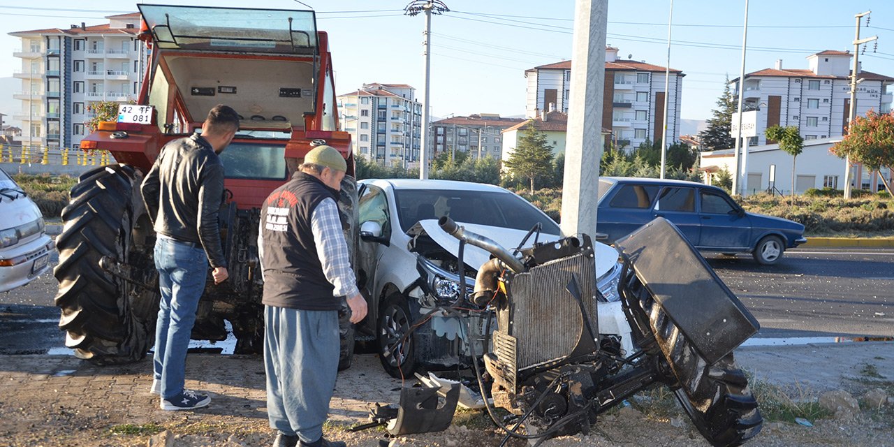 Konya'da zincirleme kaza! Traktör ikiye bölündü: 1 ölü, 2 ağır yaralı