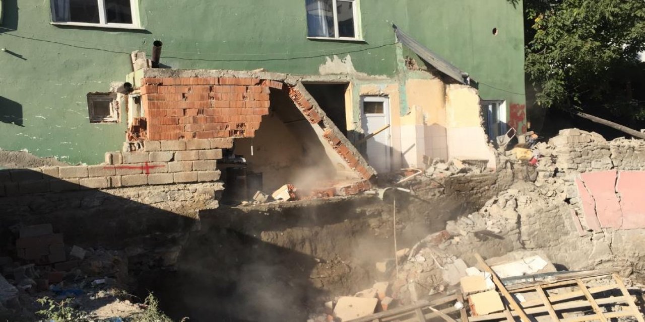 Konya’da temel kazısı yapılırken duvar çöktü