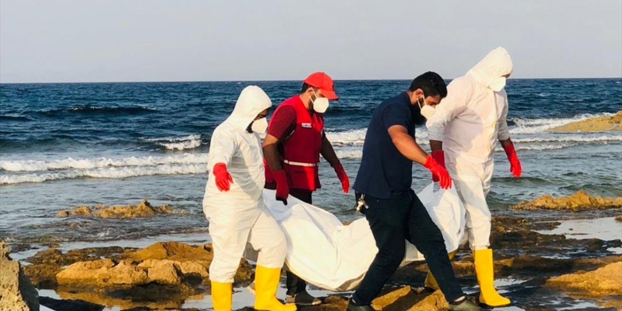 İnsanlık dramı! 17 göçmenin cesedi sahile vurdu