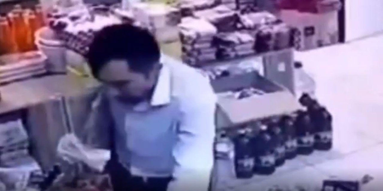 Konya’da marketten hırsızlık anı kamerada! Bir tomar parayı alıp kaçtı