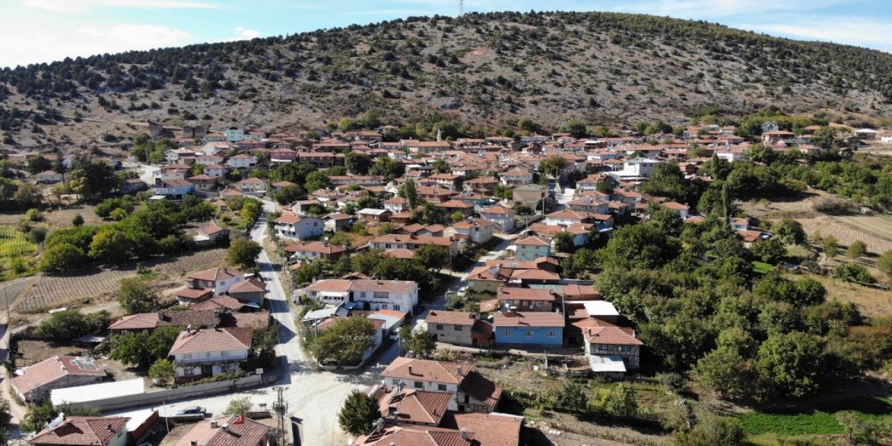 Böbrek taşı olan bu köye koşuyor