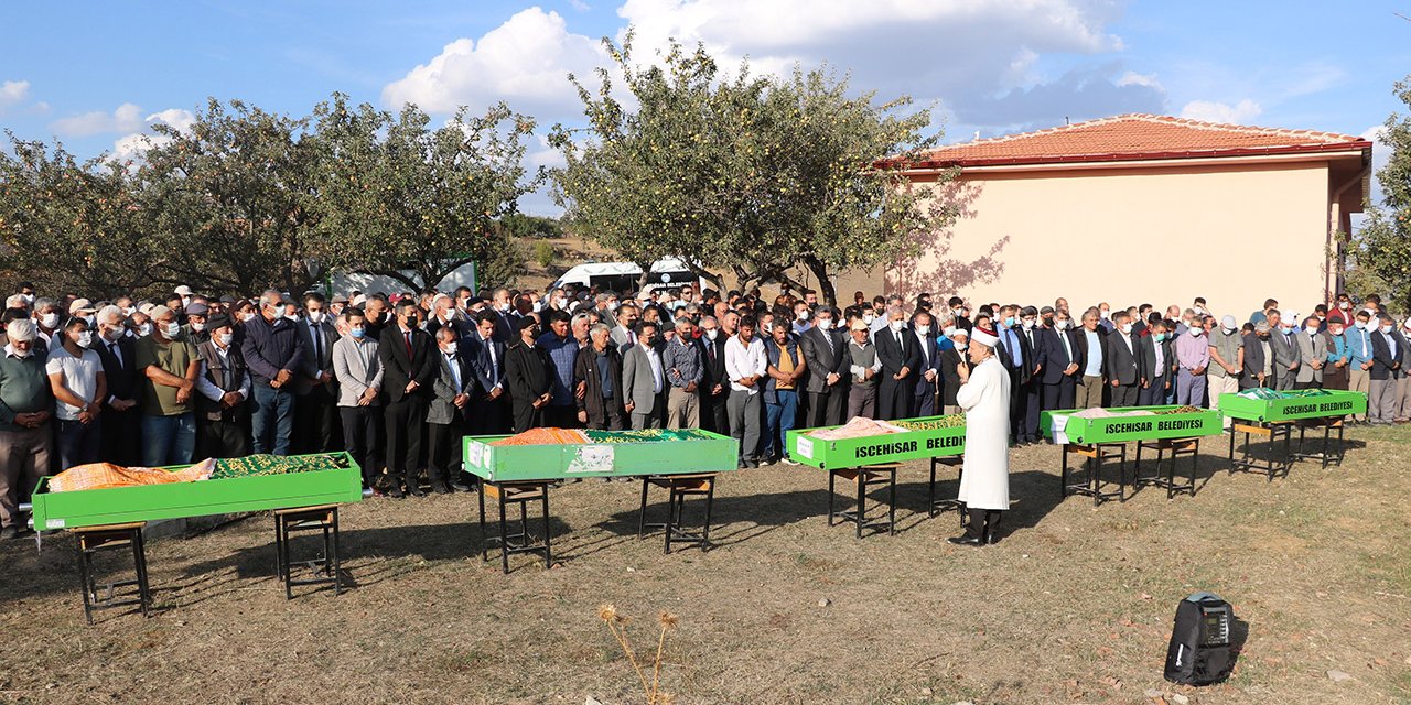 Türkiye yasa boğuldu! 5 öğrenci son yolculuklarına okul bahçesinden böyle uğurlandı
