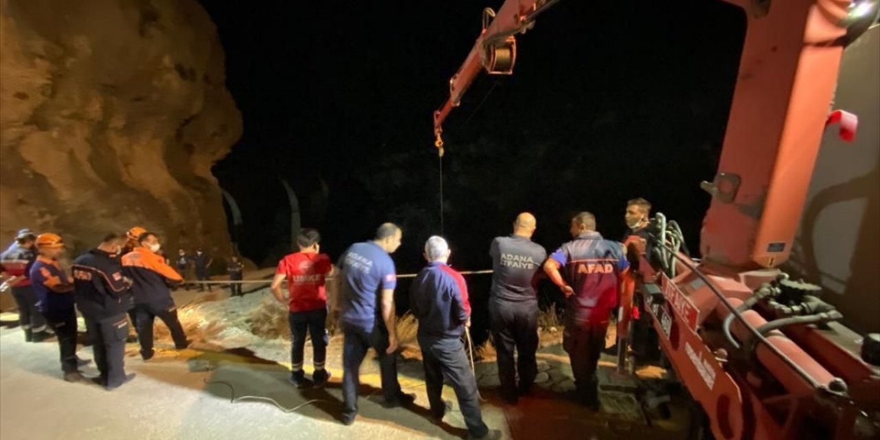 Selfie merakı ölümle bitti! Uçurumdan düştüler