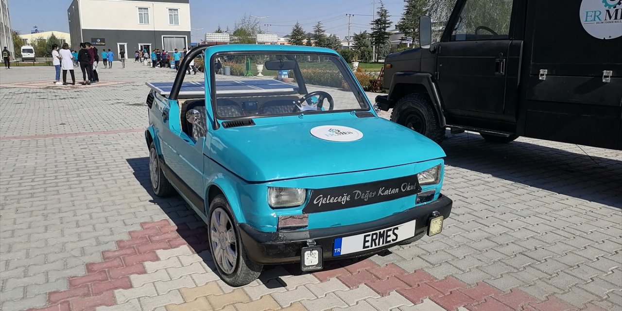 Konya'da lise öğrencileri güneş enerjili araç tasarladı