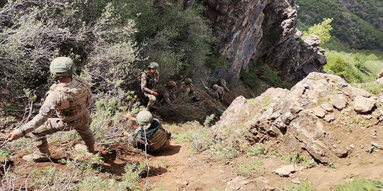 Kahraman Mehmetçik, teröristlere nefes aldırmıyor: 13 PKK'lı etkisiz hale getirildi