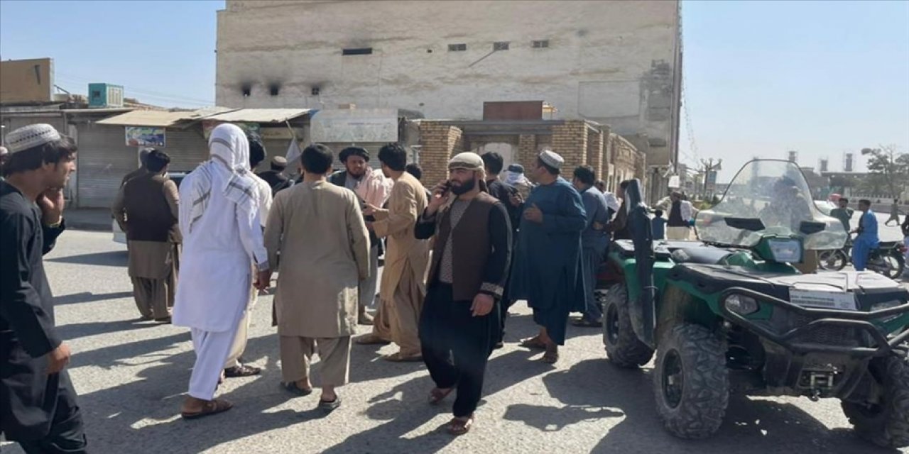Afganistan'da camiye bombalı saldırıda en az 30 kişi hayatını kaybetti