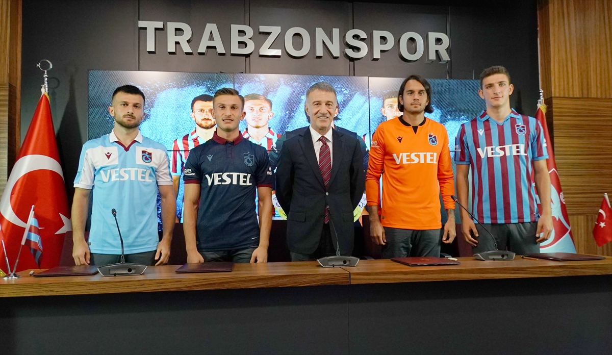 Trabzonspor 4 futbolcusu ile sözleşme yeniledi