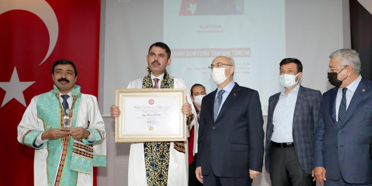 Konyalı Bakan Murat Kurum'a İKÇÜ tarafından fahri doktora unvanı verildi