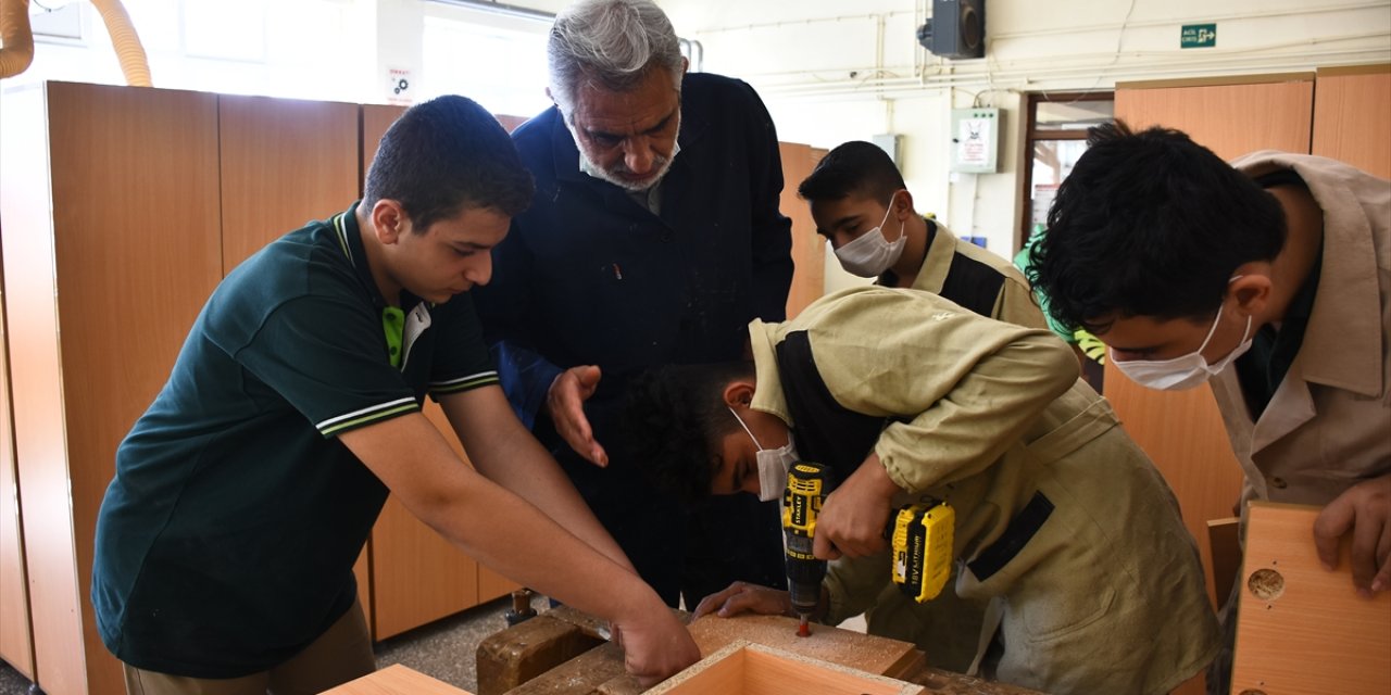Konya'da bu okulun mezunları işsiz kalmıyor! Asgari ücretin 2 katı maaş