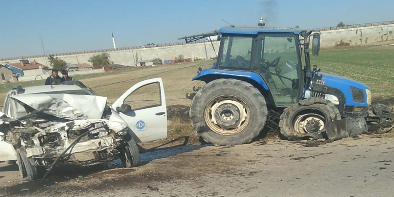 Konya’da traktör MEDAŞ aracıyla çarpıştı