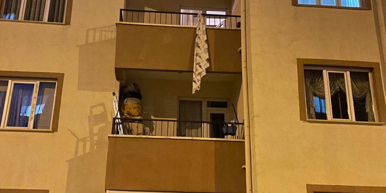 Kocasından kaçmak için balkondan çarşafla alt kata inmeye çalışan kadın 3’üncü kattan düştü